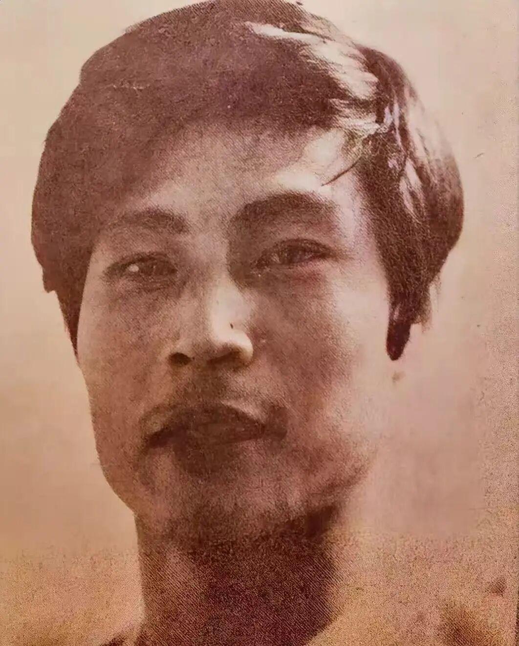 云开体育-原南京部队足球队当家前锋，曾获得甲级联赛和足协杯金靴，黄德兴